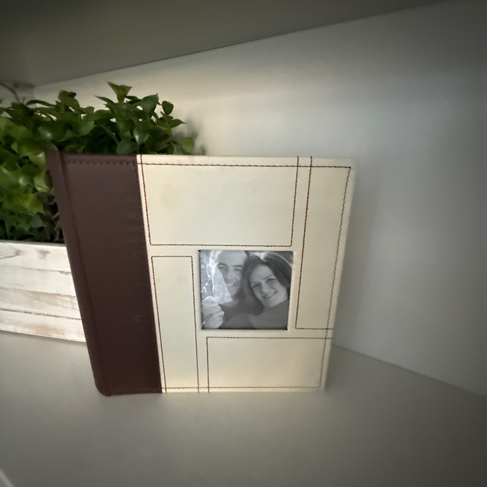 Photo Album 4” x 6”for 160 Photos Pictures Faux Leather Cover Cream & Brown